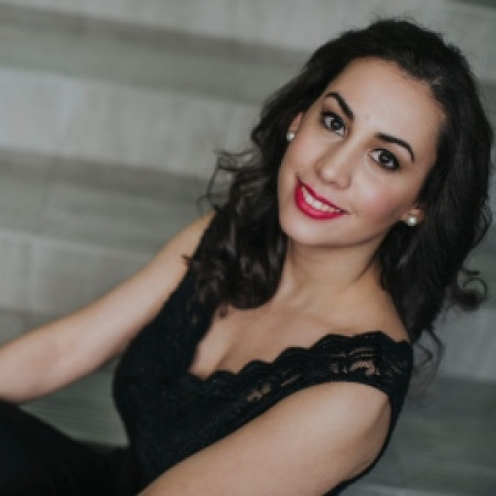 Mira Farkas played the Chinese premiere of the Nu Shu Harp Concerto