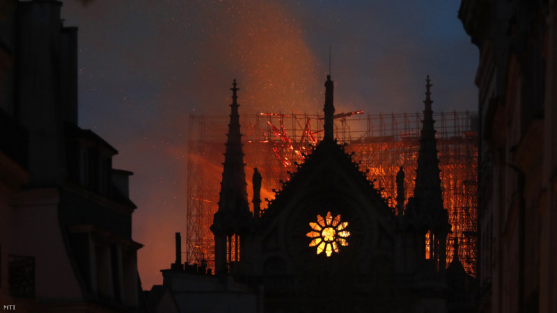 A Notre Dame emlékére